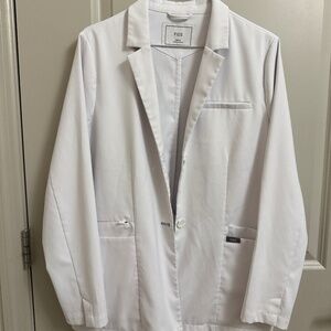 Figs White Bellevue Short Lab Coat Size Medium Slim